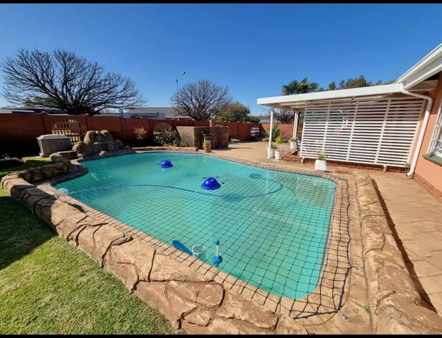 4 BEDROOM HOUSE FOR SALE IN ROTHDENE